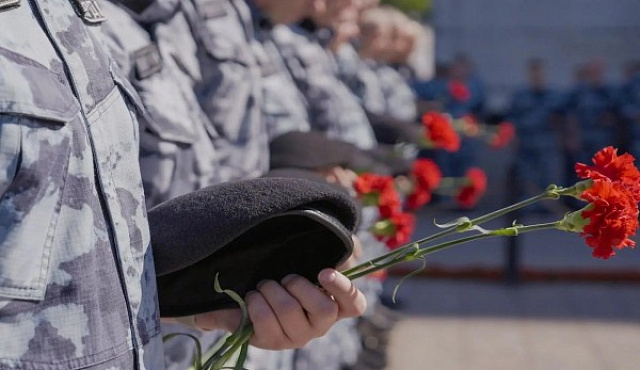 Сотрудники ОМОН «Авангард» столичного главка Росгвардии почтили память первого командира спецподразделения