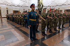 Около 100 военнослужащих Преображенского полка приняли присягу в Музее Победы
