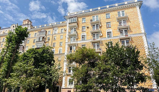 В районе Беговой в САО идет капремонт дома, в котором жил выдающийся советский хоккеист Виктор Кузькин