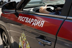Столичные росгвардейцы задержали гражданку, подозреваемую в незаконном обороте наркотиков в крупном размере