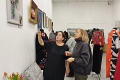 В арт-салоне Библиотеки № 33 имени Д. Фурманова в САО открылась выставка Виктории Рыбаковой «Магия вышивки»